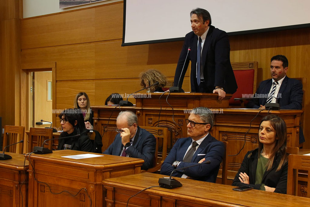 consiglio-comunale-violenza-donne-lamezia_b7749.jpg