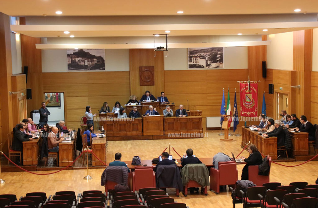 Lamezia, rispetto "quote rosa" e accordi nel centrodestra: Mascaro prende tempo per nuove nomine assessorili