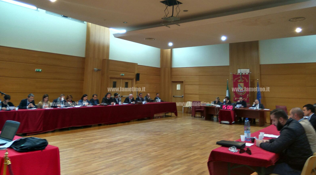 Lamezia: intimidazione negozio via Piave, la solidarietà del consiglio comunale alla famiglia Angotti