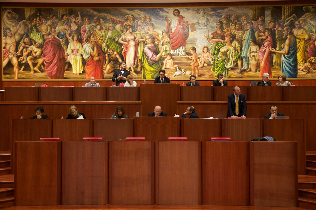 Regione: Consiglio approva piani rifiuti e trasporti 