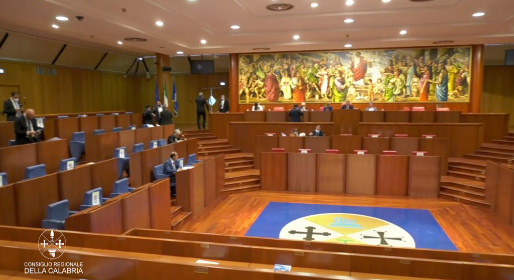 Consiglio regionale approva 2 punti, poi manca numero legale 
