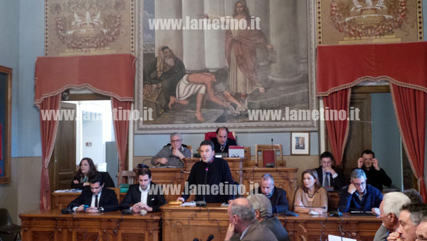 Lamezia: Consiglio comunale rimanda decisione su dissesto. Ora si guarda a Prefetto in attesa del ricorso