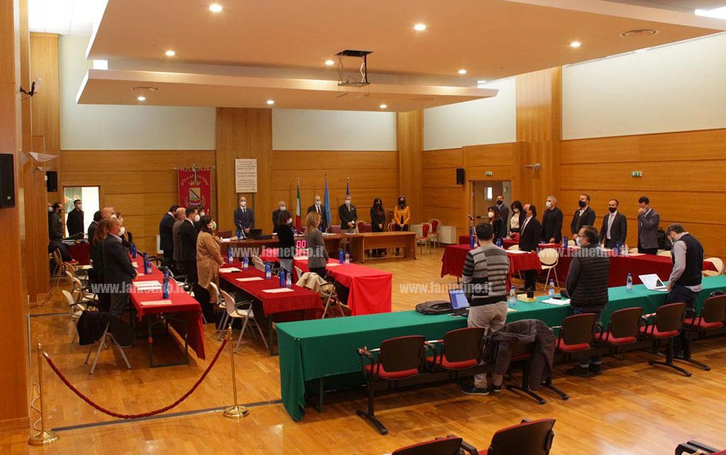 Lamezia, l'emergenza Covid occupa i lavori del Consiglio: chiesti investimenti per l'ospedale