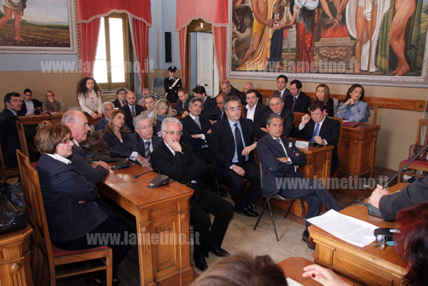 consiglio_comunale_contro_chius_tribunale_maggio_2012