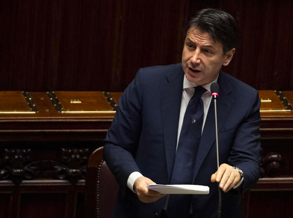 Coronavirus, Conte su fase due dal 4 maggio: "Distanziamento e mascherine fino ad arrivo vaccino, 50 miliardi per il nuovo decreto"