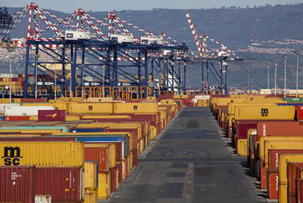 Guerra in Ucraina, circa 600 container fermi nel porto di Gioia Tauro dopo chiusura scali