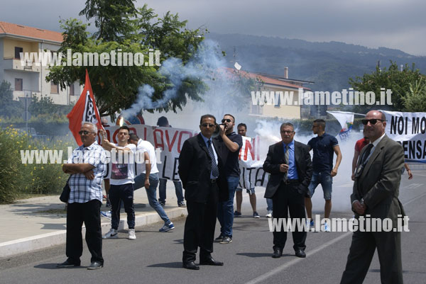 contestazione-casapound-la-destra-lamezia.jpg