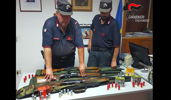 Lamezia, controllo dei carabinieri forestali: 3 denunce e sequestrati fucili e munizioni 