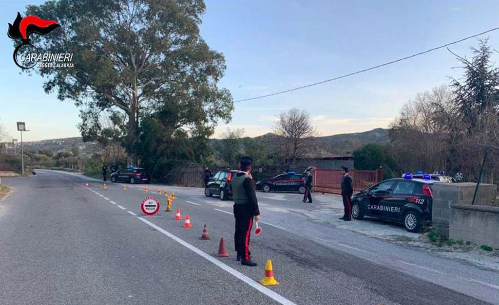 Sorpassi azzardati, uso del cellulare e velocità eccessiva: controlli dei carabinieri sulla SS 106