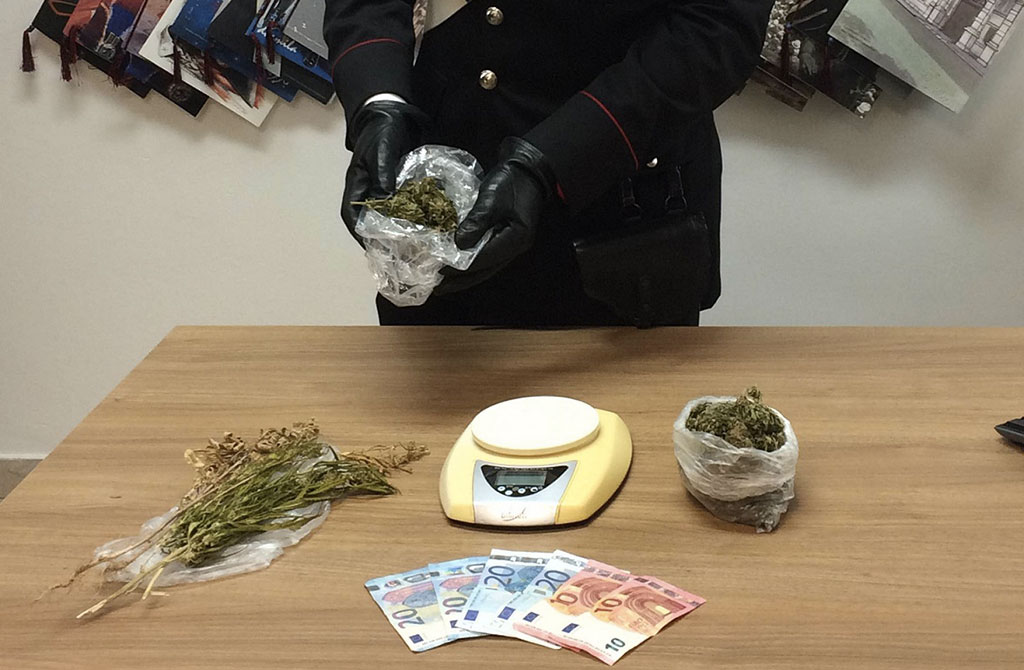 Controlli straordinari dei carabinieri nel crotonese, 6 arresti