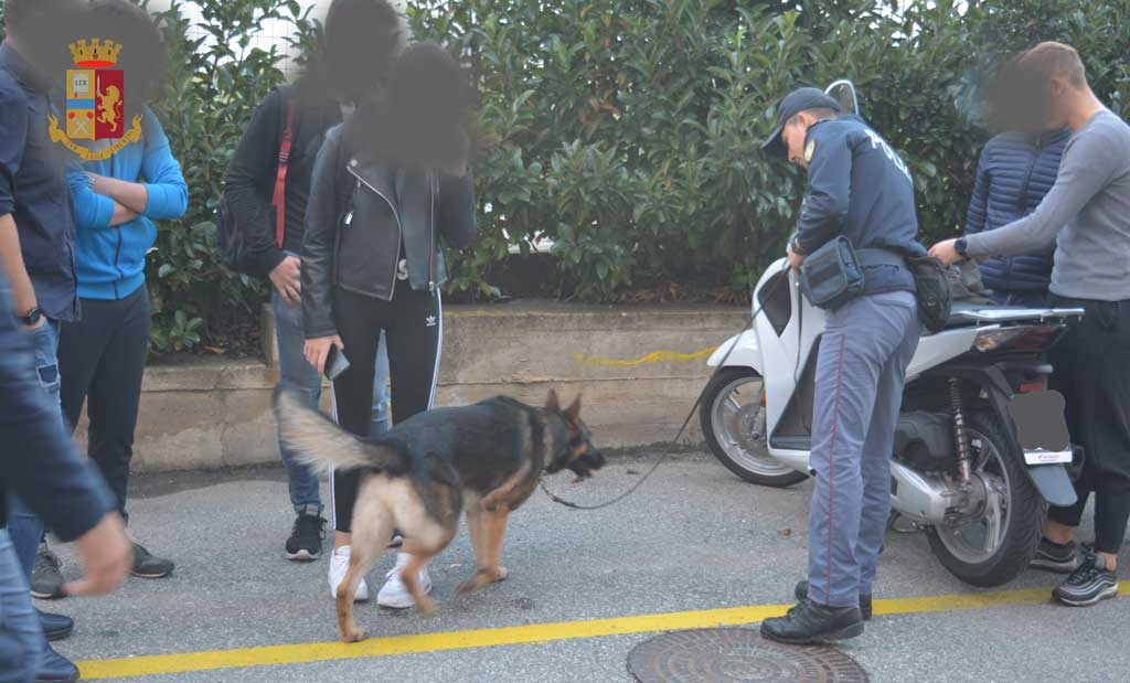 "Scuole Sicure", continuano controlli della Polizia contro spaccio stupefacenti e bullismo nel reggino