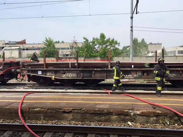 Incendio su locomotore treno merci, sospeso traffico un'ora a Catanzaro