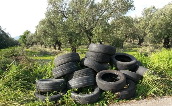 Lamezia, Associazione Quartiere Capizzaglie: rifiuti ingombranti in via degli Itali