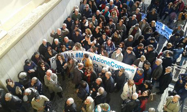 Tassa rifiuti cara, cittadini in piazza a Corigliano Calabro