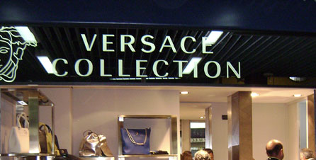 Lamezia: Sacal intitola sala vip a Gianni Versace e apre corner stilista