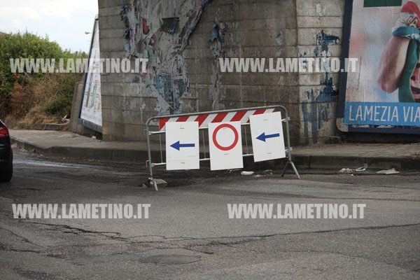 Lamezia: Piccolo cedimento da ponte ferrovia in via Miceli