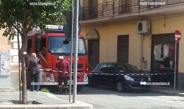 Lamezia: Cornicione si stacca da palazzo, disagi alla circolazione