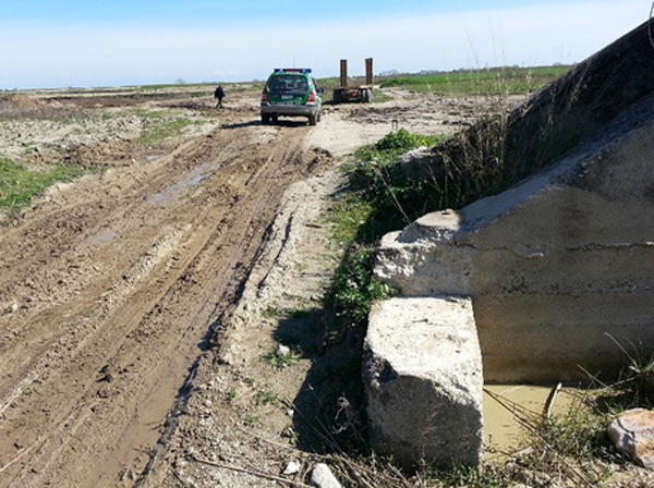 Calabria: estraeva inerti da cava abusiva, denunciato 