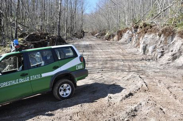 Calabria: Lavori ampliamento abusivi, sequestrata strada e una denuncia 