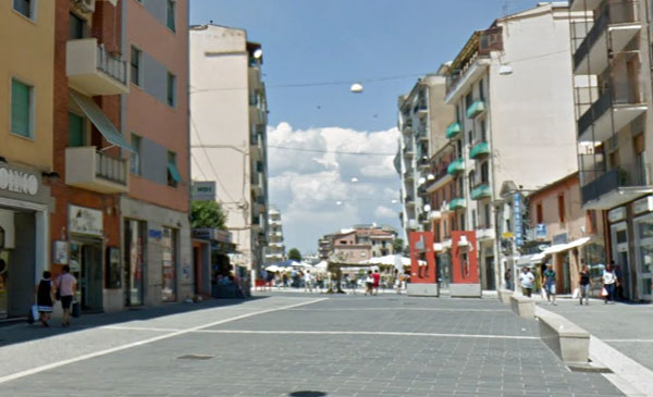 Tenta rapina in banca a Cosenza, messo in fuga dai clienti 