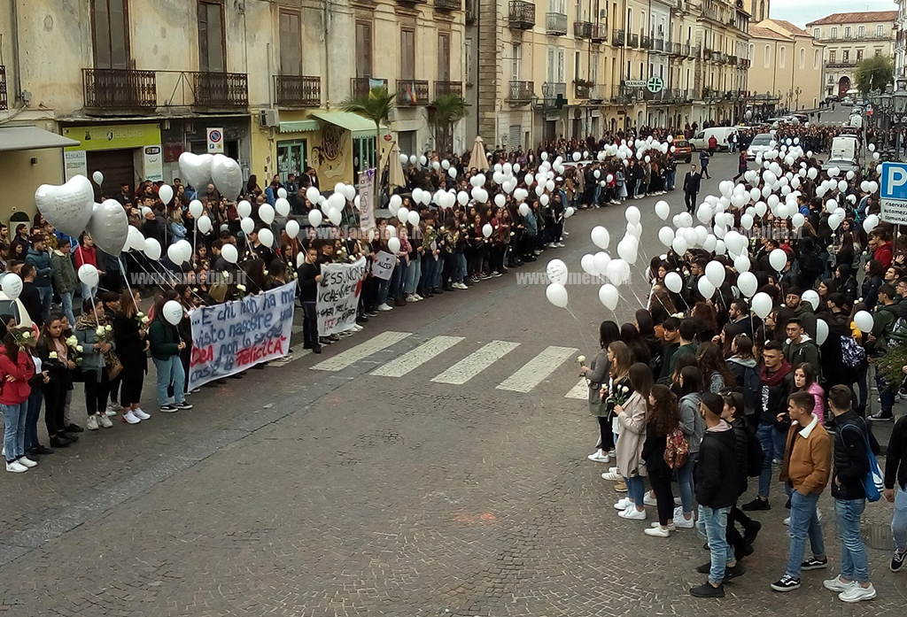 corte-palloncini-bianchi-19112018.jpg