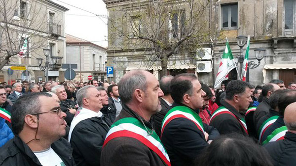 corteo-amaroni-Bova.jpg