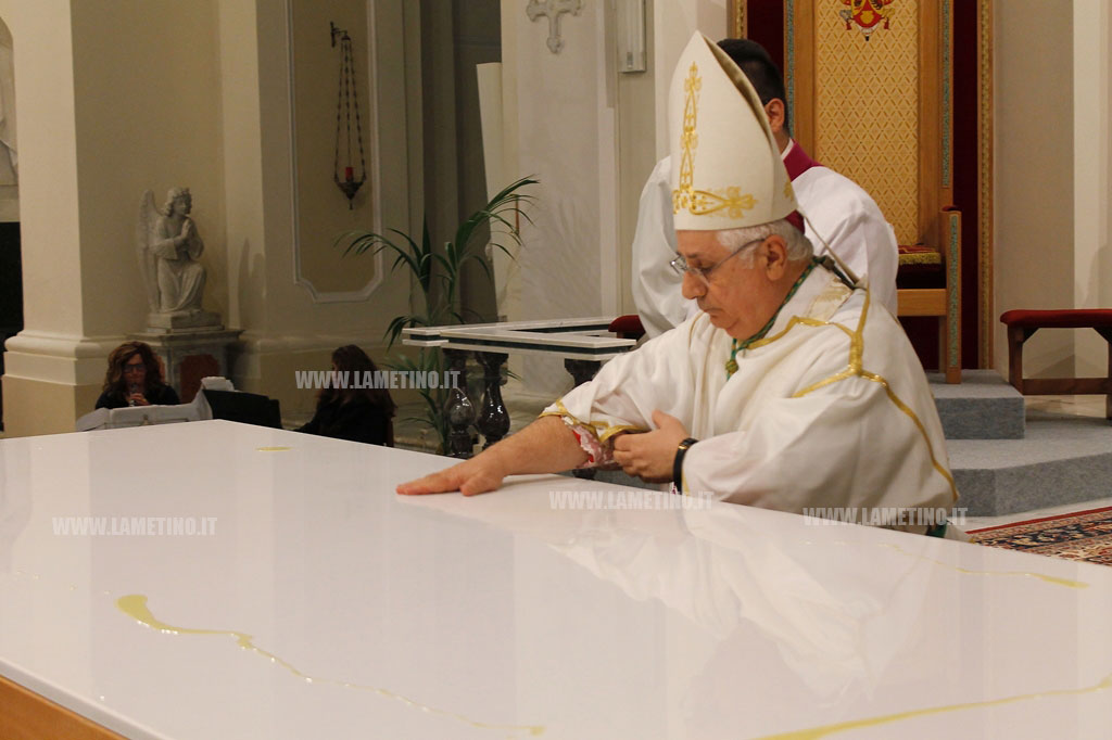 Lamezia: consacrato altare Cattedrale - VIDEO