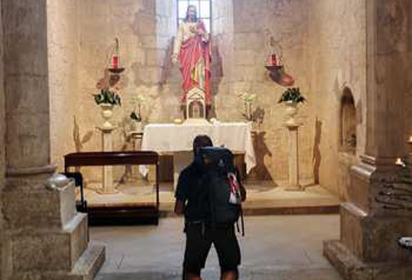 Sacerdote dal cosentino a Roma a piedi per incontrare Papa