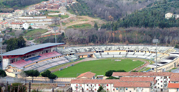 Questore Cosenza emette Daspo per un anno a due dirigenti Foggia