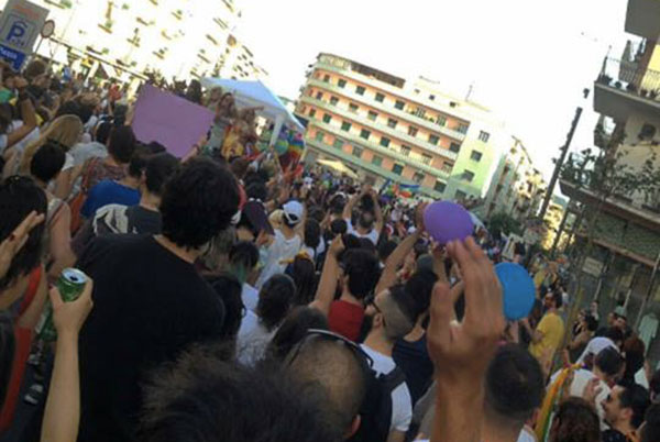 Gay pride Cosenza, in tanti al corteo contro l'omofobia