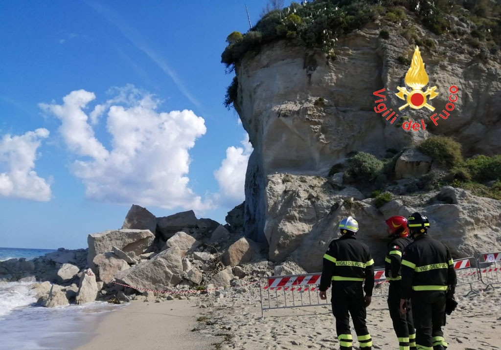 costone-roccia3df1_a19c3.jpg