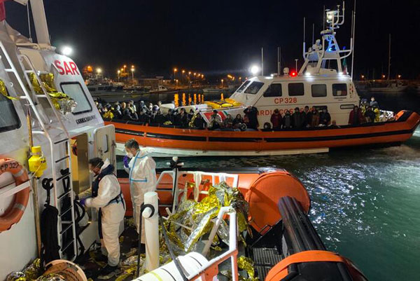 Nuovo sbarco di migranti in Calabria, arrivati in 185 a Roccella Ionica