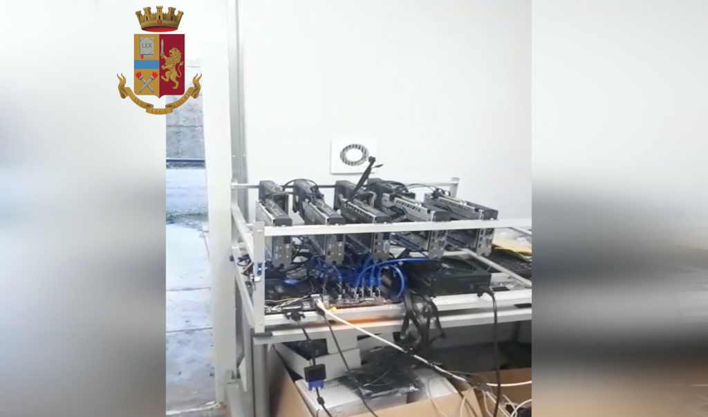 Lamezia, utilizzava impianti Sacal per "estrarre" criptovalute: denunciato dipendente - VIDEO