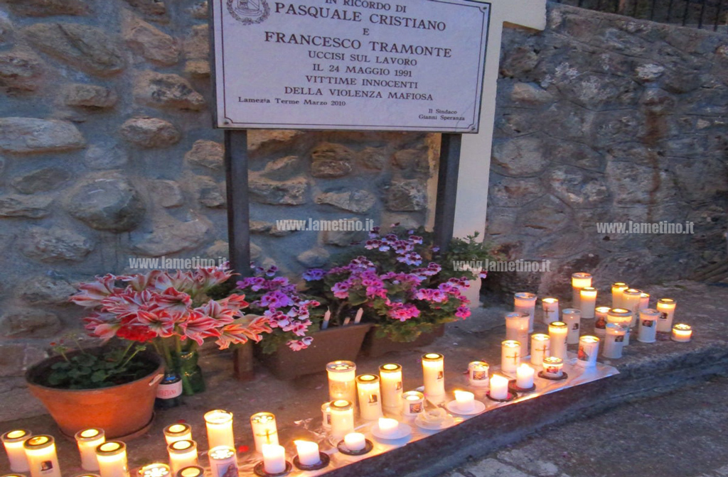 Lamezia, candele bianche per ricordare Cristiano e Tramonte nel trentennale dell'uccisione