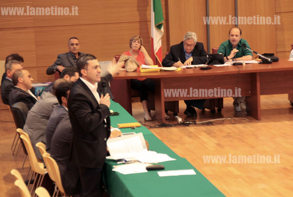 Lamezia: Cristiano (Udc) defenestrato da capogruppo in consiglio parla d'inciuci ed è allontanato da aula
