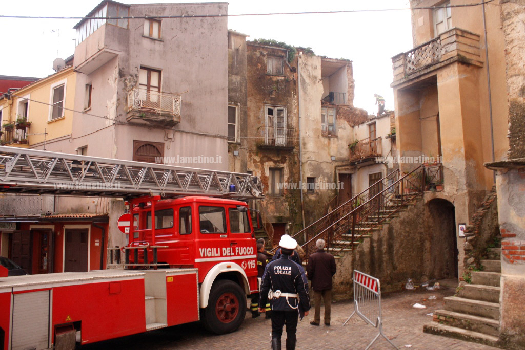 crollo-casa-9-gennaio-2016-10.jpg