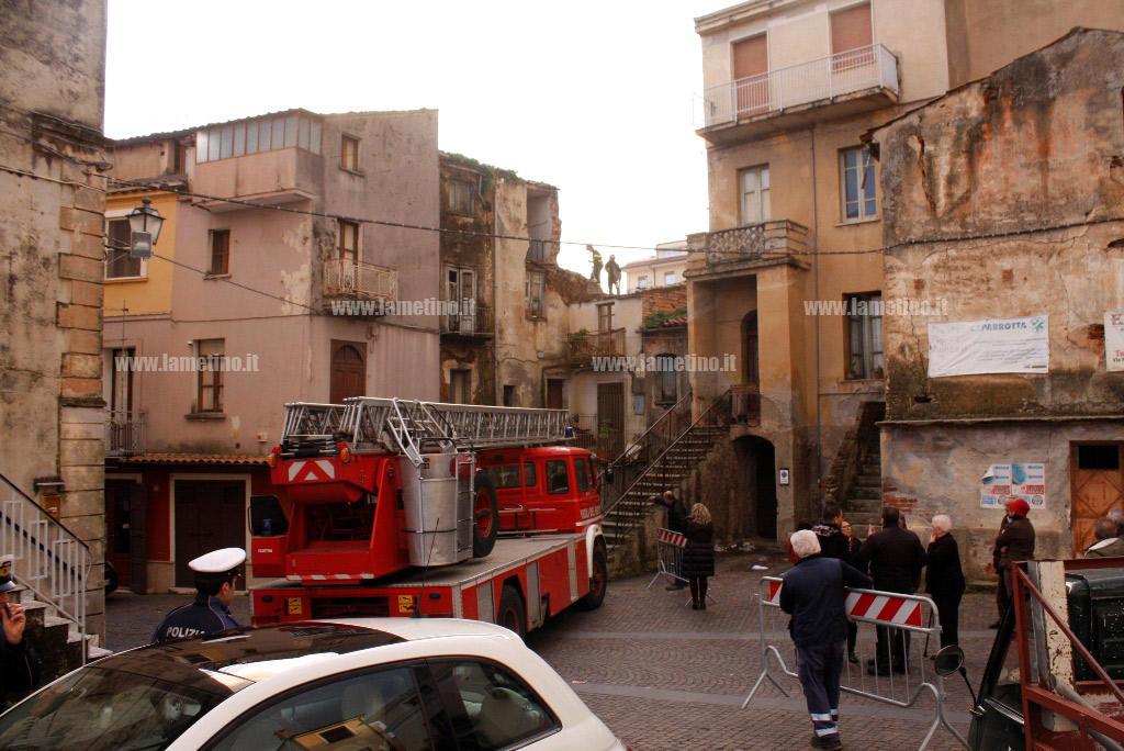 crollo-casa-9-gennaio-2016-14.jpg