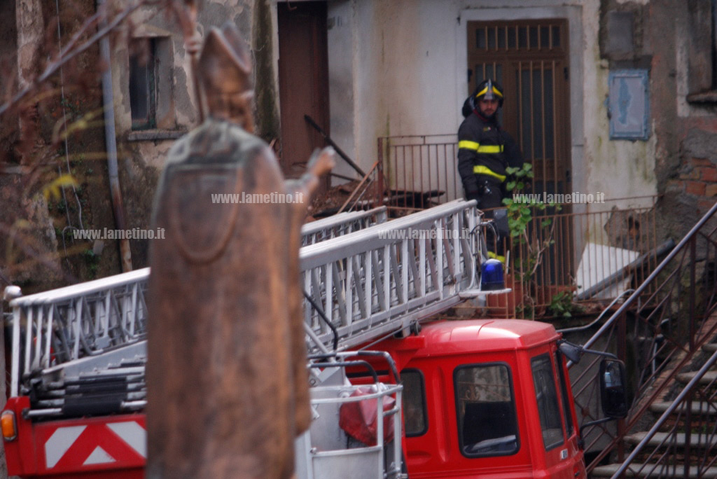 crollo-casa-9-gennaio-20163.jpg