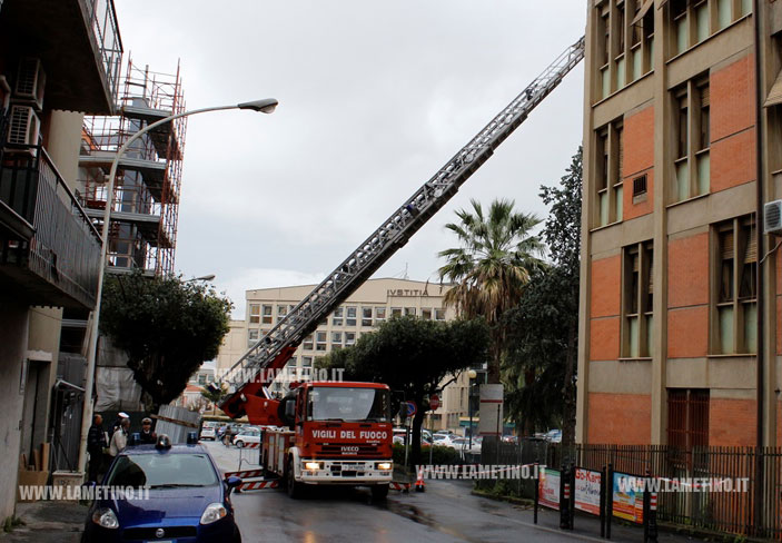 Lamezia, caduta calcinacci al distretto sanitario del lametino