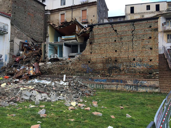 Altra Lamezia: “Crollo in via Belvedere, chi sono i responsabili?”