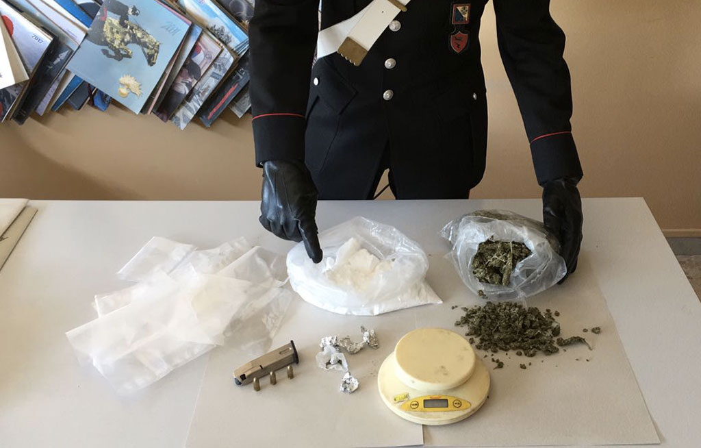 Scoperto deposito cocaina e marijuana in case abbandonate del crotonese 