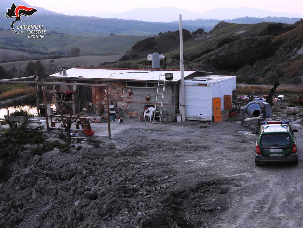 Sequestrato fabbricato abusivo in corso di costruzione nel crotonese 