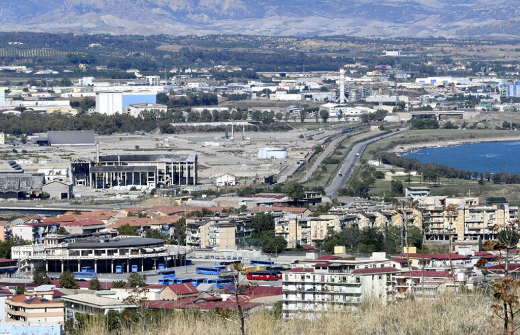 Allarme a Crotone, un milione di tonnellate di rifiuti interrati 
