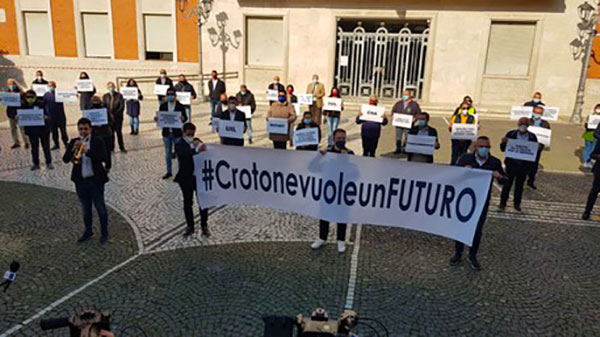 Covid, firmato patto per la città di Crotone: 34 associazioni in piazza