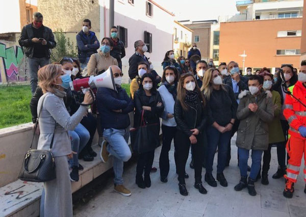 Covid, in 44 in pronto soccorso Cosenza in attesa ricovero: manifestano gli Oss