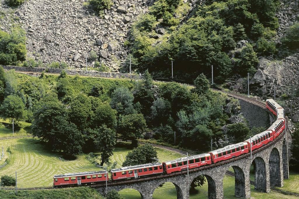 csm_berninaexpress_kreisviadukt_brusio_20080628110517_k_98e539a637.jpg