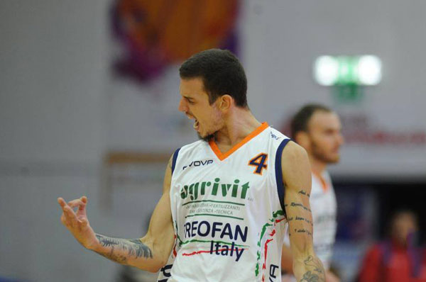 Basket Lamezia, arriva l’ala Fabio Cuccarese