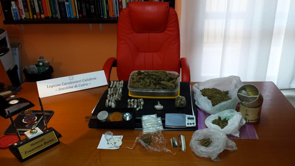 cutro-carabinieri-droga-sequestro.jpg
