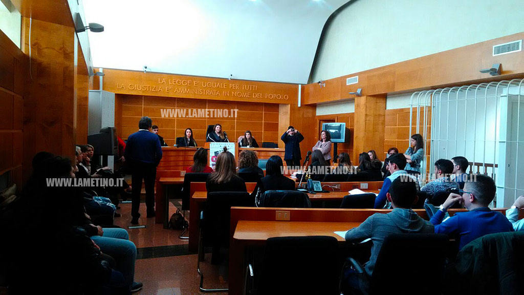 Lamezia, continua progetto di educazione alla legalità al tribunale: studenti simulano processo su Cyberbullismo