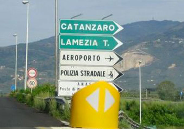 Adiconsum: "Critica la situazione di strade e autostrade in Calabria, enormi i disagi per automobilisti"